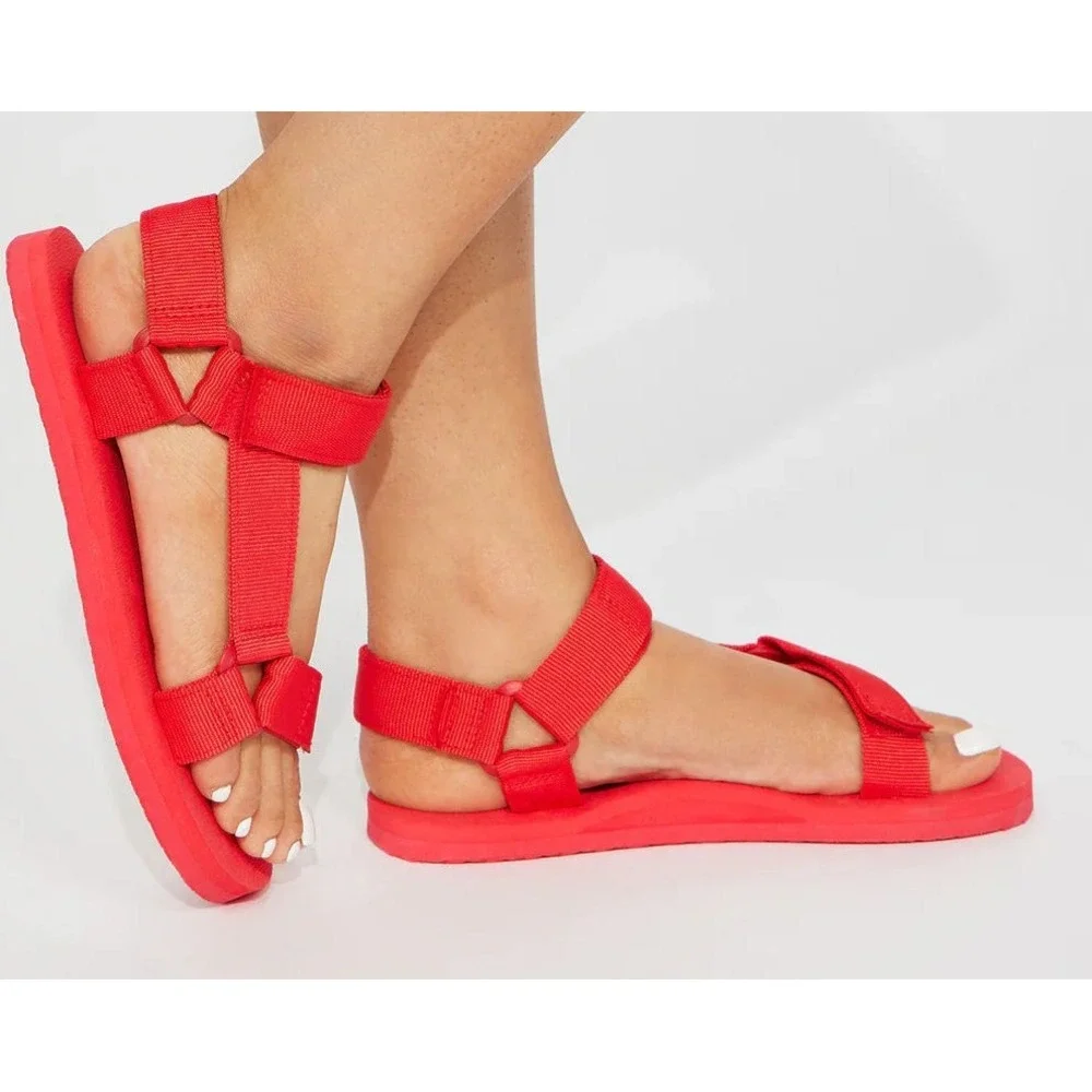 Fashion Nova Women's Beach Party Flat Strappy Sandals - Red - Size 8.5